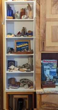 Rocks, fossils, and souvenirs at entrance to hallway.